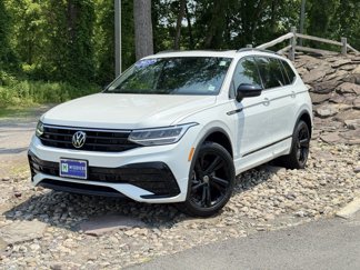 Used 2023 Volkswagen Tiguan SE R-Line image 1