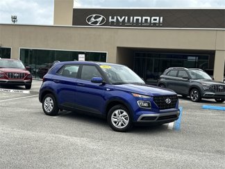 Certified 2022 Hyundai Venue SE w/ Cargo Package image 1