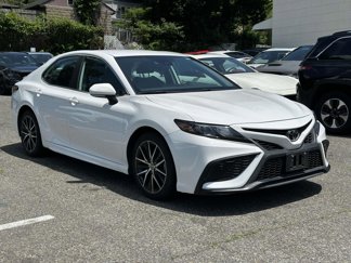 Used 2022 Toyota Camry SE image 1
