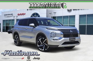 Used 2024 Mitsubishi Outlander SE image 1