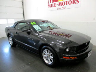 Used 2009 Ford Mustang Convertible image 1