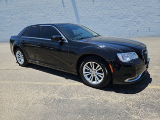 Used 2021 Chrysler 300 Touring w/ Driver Convenience Group image 1
