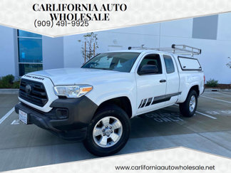 Used 2018 Toyota Tacoma SR image 1