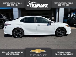 Used 2020 Toyota Camry SE image 1