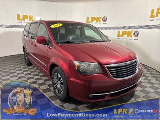 Used 2014 Chrysler Town & Country S image 1