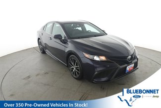 Used 2022 Toyota Camry SE image 1