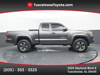 Used 2017 Toyota Tacoma TRD Sport image 1
