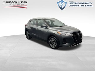 Used 2022 Nissan Kicks SV image 1