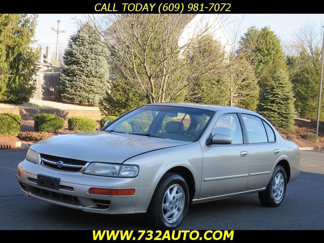 Used 1998 Nissan Maxima GLE image 1