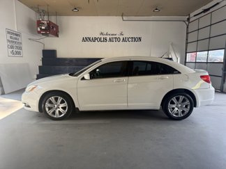 Used 2013 Chrysler 200 LX image 1