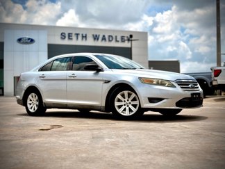 Used 2010 Ford Taurus SE image 1