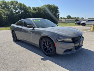 Used 2019 Dodge Charger SXT image 1