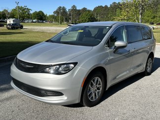 Used 2022 Chrysler Voyager LX image 1