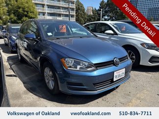 Used 2017 Volkswagen Golf S image 1