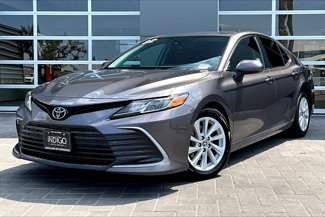 Used 2022 Toyota Camry LE image 1