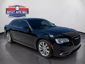 Used 2017 Chrysler 300 Limited image 1