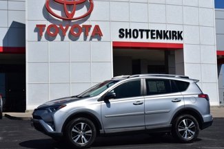 Used 2017 Toyota RAV4 XLE image 1