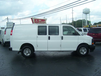 Used 2017 Chevrolet Express 2500 image 1