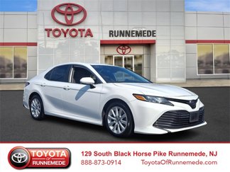 Used 2019 Toyota Camry LE image 1
