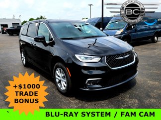 New 2025 Chrysler Pacifica Select image 1