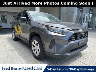Used 2021 Toyota RAV4 LE image 1