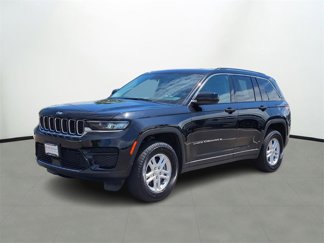Used 2024 Jeep Grand Cherokee Laredo image 1