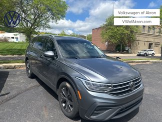 Used 2023 Volkswagen Tiguan SE w/ Panoramic Sunroof Package image 1