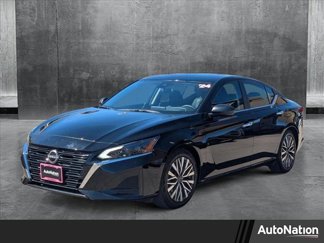 Used 2024 Nissan Altima 2.5 SV image 1