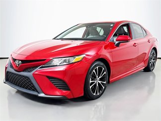 Used 2020 Toyota Camry SE image 1