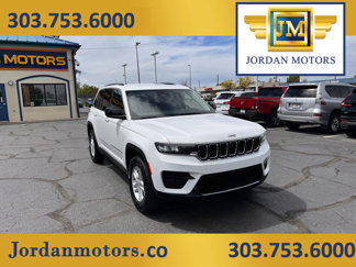 Used 2023 Jeep Grand Cherokee Laredo image 1