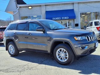Used 2020 Jeep Grand Cherokee Laredo image 1