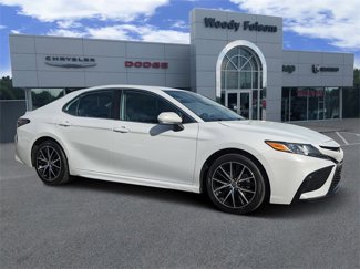 Used 2023 Toyota Camry SE image 1
