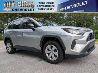 Used 2019 Toyota RAV4 LE image 1