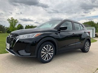 Used 2021 Nissan Kicks SV image 1