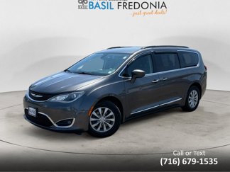 Used 2017 Chrysler Pacifica Touring-L image 1