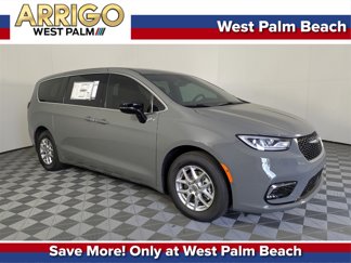 New 2025 Chrysler Pacifica Select image 1