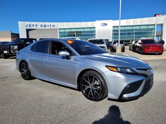 Used 2022 Toyota Camry SE image 1