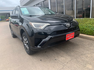 Used 2018 Toyota RAV4 LE image 1