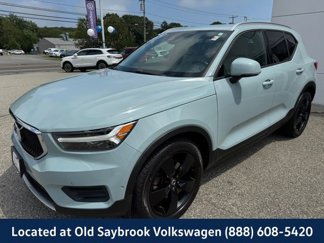 Used 2019 Volvo XC40 T5 Momentum image 1