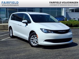 Used 2022 Chrysler Voyager LX image 1