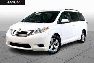 Used 2016 Toyota Sienna LE image 1