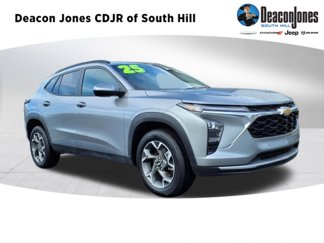 Used 2025 Chevrolet Trax LT image 1