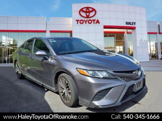 Used 2018 Toyota Camry SE image 1