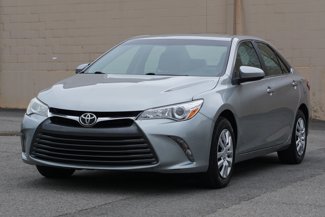 Used 2016 Toyota Camry LE image 1