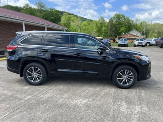 Used 2017 Toyota Highlander XLE image 1