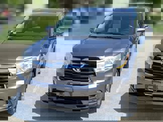 Used 2014 Toyota Highlander XLE image 1