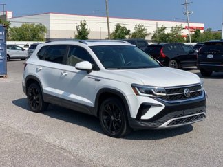 Used 2022 Volkswagen Taos SEL image 1