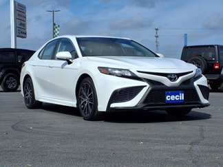 Used 2021 Toyota Camry SE image 1