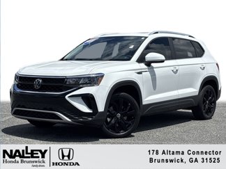 Used 2023 Volkswagen Taos SE image 1