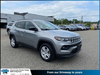 Used 2022 Jeep Compass Latitude image 1